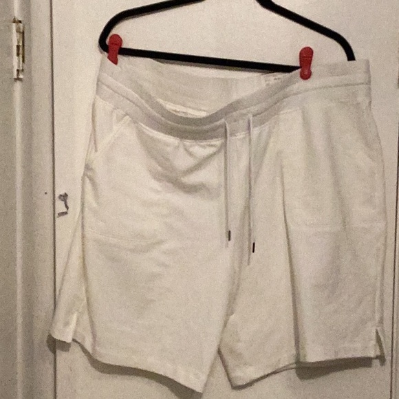 St. John's Bay White Bermuda Shorts Elastic Waist - Picture 13 of 13